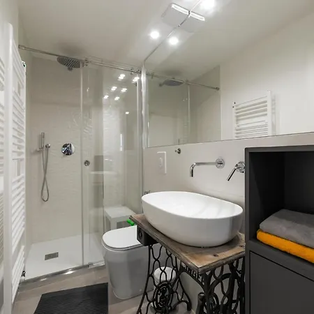 La Pampa New & Fully Refurbished Apt * Милан